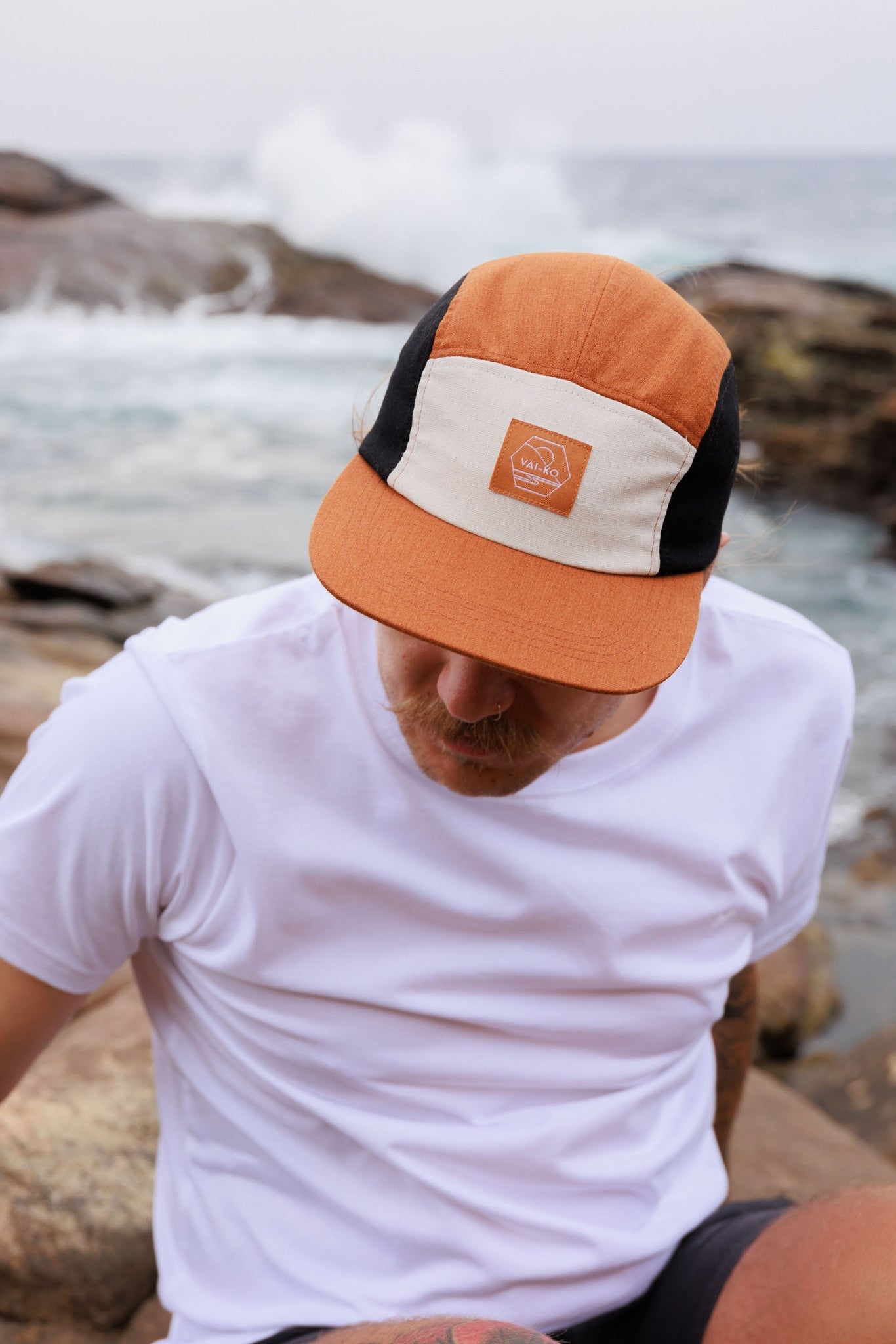 Kultakero Color Block 5 - panel Linen Cap - VAI - KOCaps